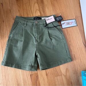 BCBG womens size 1/25”’Relaxed trousers shorts’ green cotton NWT great s…